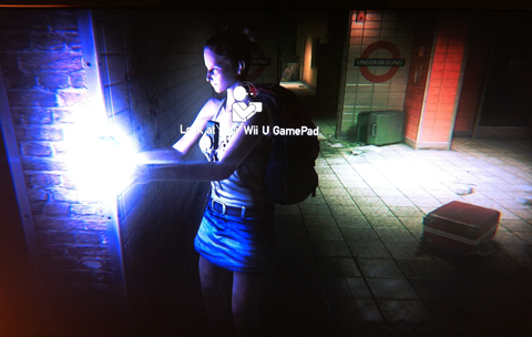 Zombi U Screenshot 03 – Frau mit Taschenlampe Underground